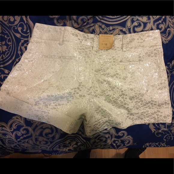 Shorts - Picture 2 of 3